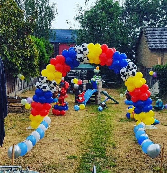 Swirl Balloon Arch